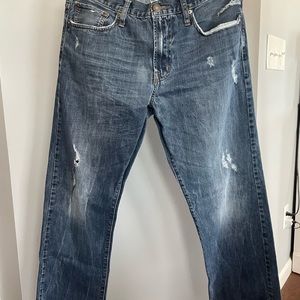 5 pair of American Eagle relaxed straight leg mens jeans, 34/32.Smoke free home